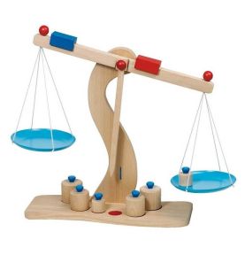 Drewniana waga Goki - waga szalkowa dla dzieci