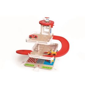 Scrtach,  Garaż drewniany z windą i ze zjeżdżalnią