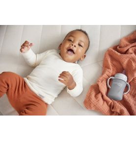 Szklana butelka z ustnikiem niekapkiem i rączkami, 150 ml, szara, Everyday Baby
